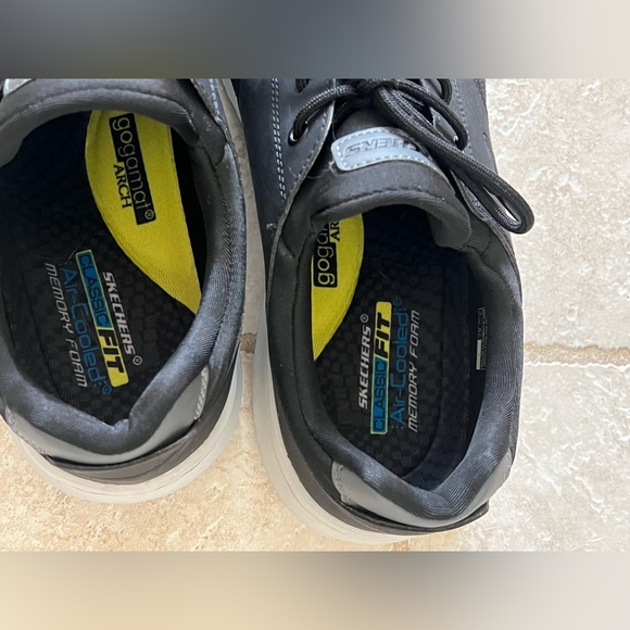 New  Skechers Mens Athletic Shoes size 12  Delson model is air cooled - Picture 4 of 5